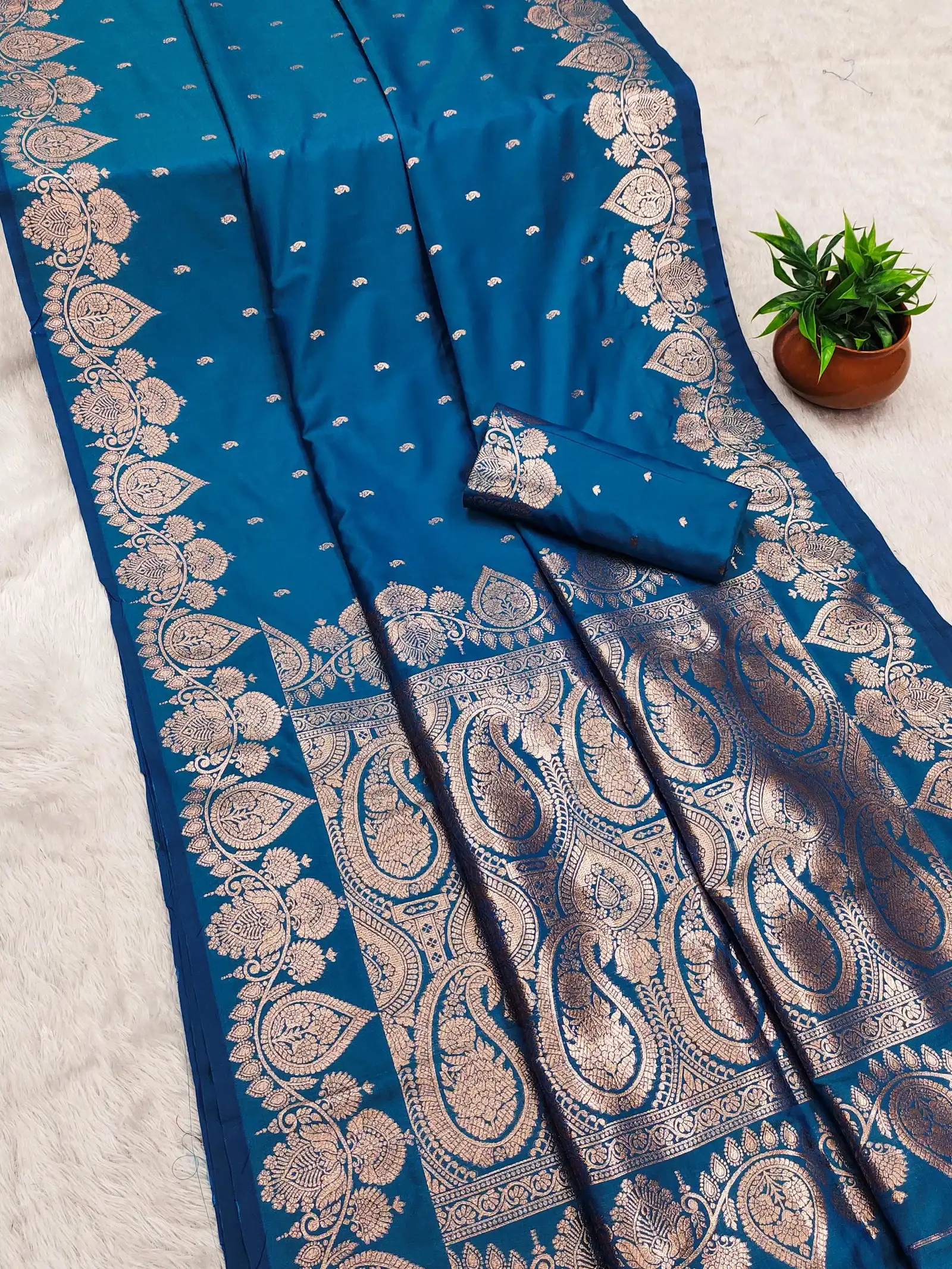Mb 142 Soft Banarasi Silk Zari Weaving Traditional Wear Sarees