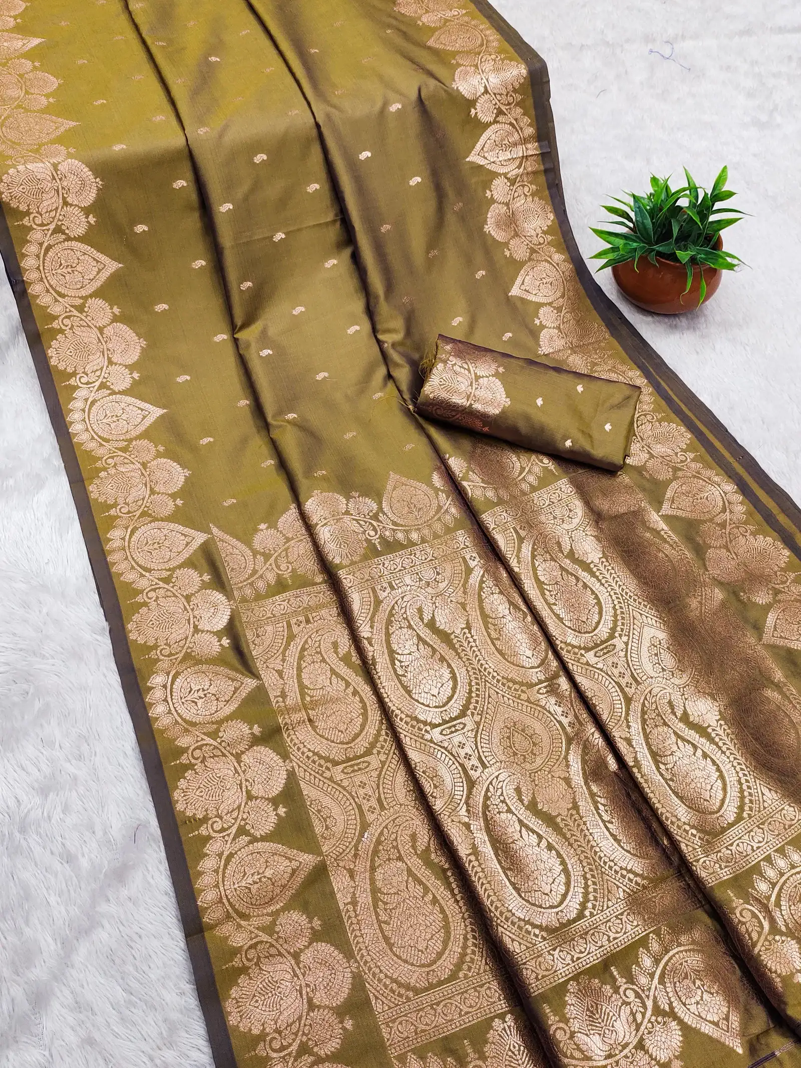 Mb 142 Soft Banarasi Silk Zari Weaving Traditional Wear Sarees
