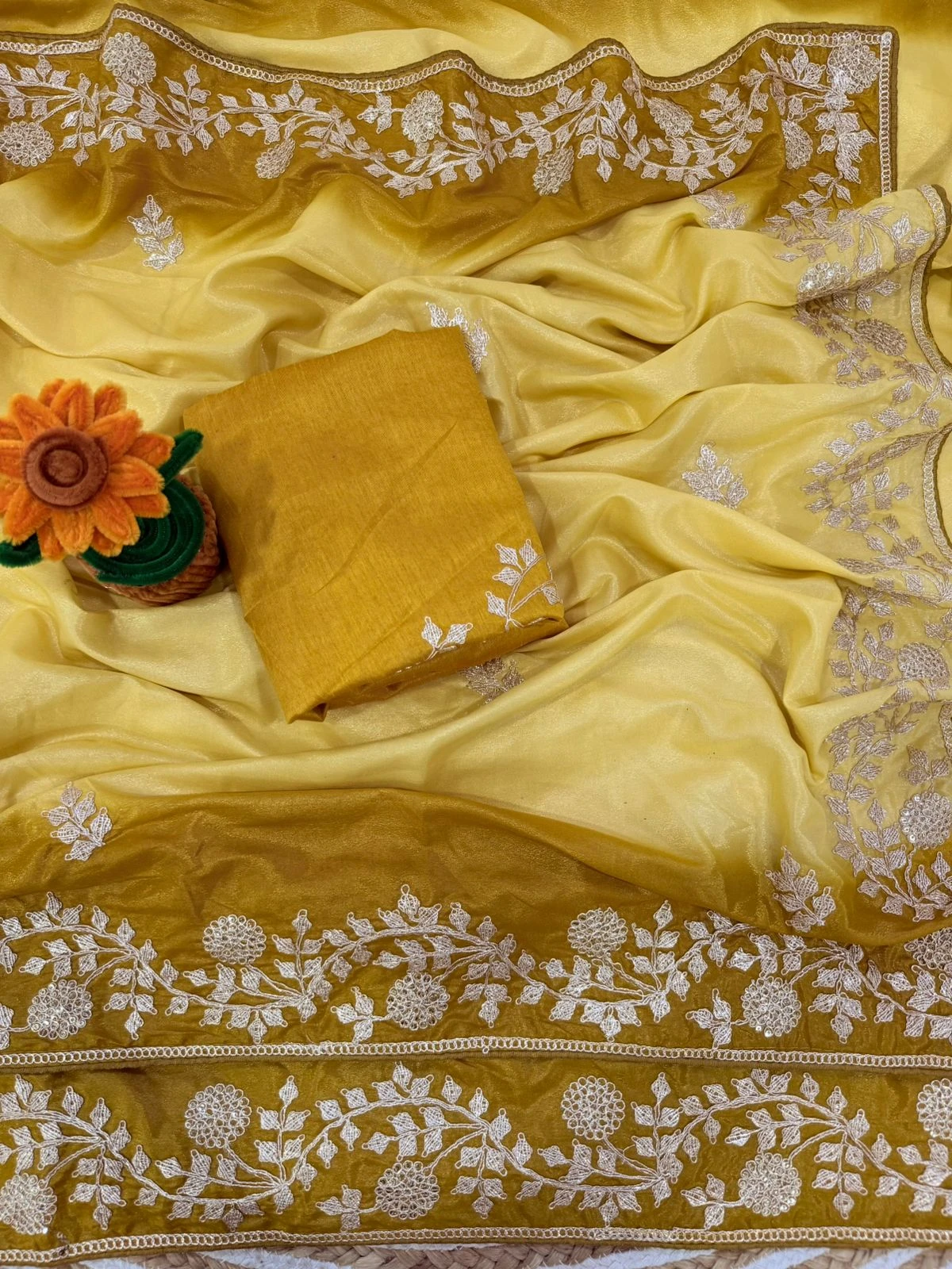 Vt 843 T Padding Chinon Silk Zari Thread Party Wear Saree Collection